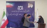 تلاشگران عرصه تجمیع دارو با لوح سپاس از سوی معاون توسعه دکتر بابک یوسفی  و معاون غذا و دارو دکتر قدرت اله رستمی تجلیل شدند.