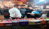 مهندس جلال پور تقی کارشناس معاونت غذا و دارو دانشگاه به همراه مدیر وکارشناسان بازارچه ها و میادین میوه و تره بار همدان به منظور پیشگیری از عرضه قاچاق محصولات آرایشی،بهداشتی، خوراکی و آشامیدنی بازرچه های محلی در سطح پیاده راه بوعلی (دستفروشان) را بازرسی کردند.