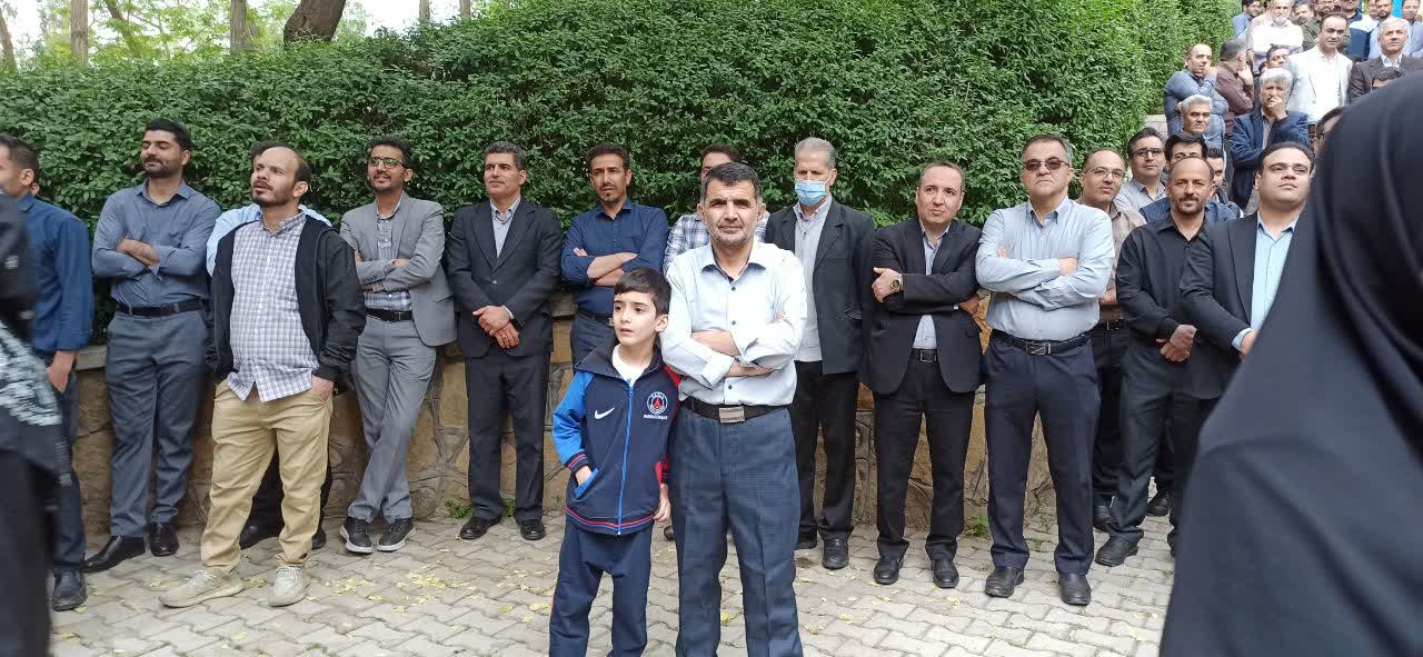 پیاده روی همکاران معاونت غذا و دارو دانشگاه علوم پزشکی همدان از معاونت غذا و دارو تا سالن تربیت بدنی دانشگاه